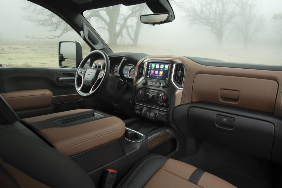 Интерьер Chevrolet Silverado 2500HD High Country Crew Cab 2019 года  (фото 15 из 22)